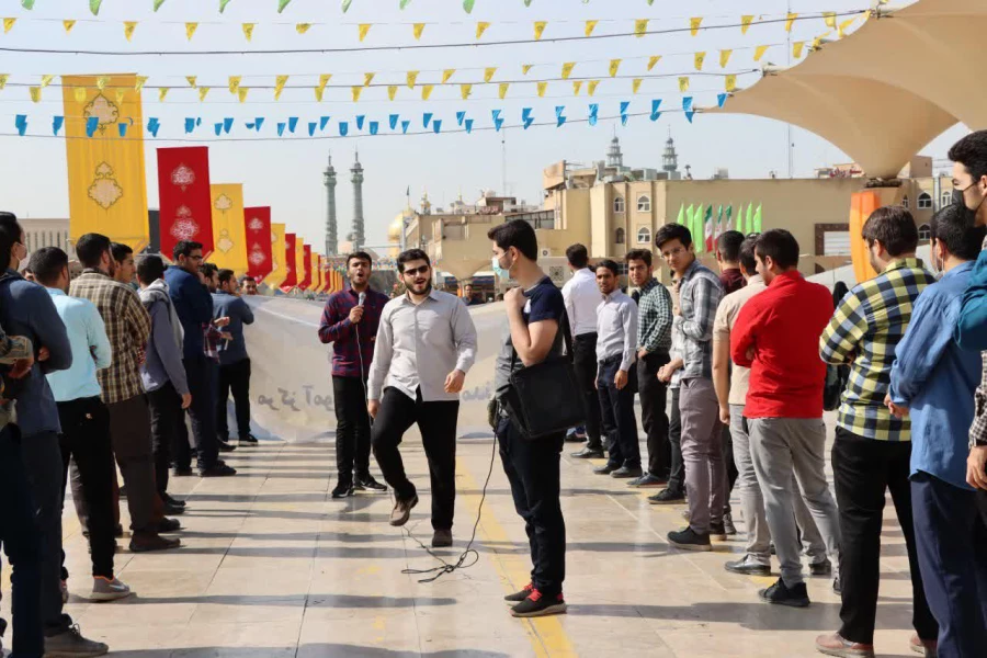 حضوردانشجومعلمان مرکز آموزش شهید مدنی در حرم مطهر حضرت فاطمه معصومه(سلام الله علیه) 3