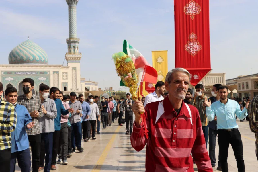 حضوردانشجومعلمان مرکز آموزش شهید مدنی در حرم مطهر حضرت فاطمه معصومه(سلام الله علیه) 5