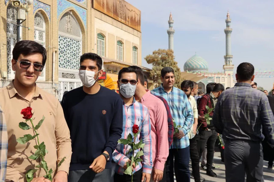 حضوردانشجومعلمان مرکز آموزش شهید مدنی در حرم مطهر حضرت فاطمه معصومه(سلام الله علیه) 6