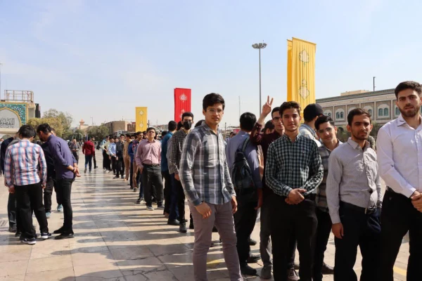 حضوردانشجومعلمان مرکز آموزش شهید مدنی در حرم مطهر حضرت فاطمه معصومه(سلام الله علیه) 3