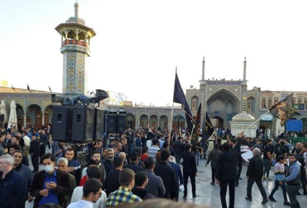 حضور باشکوه دانشجو معلمان در حرم مطهر حضرت فاطمه معصومه (سلام الله علیها) در روز رحلت شهادتگونه ایشان +تصویر 6