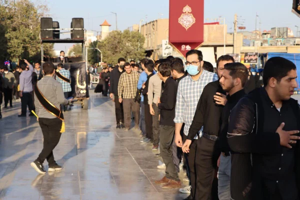 حضور باشکوه دانشجو معلمان در حرم مطهر حضرت فاطمه معصومه (سلام الله علیها) در روز رحلت شهادتگونه ایشان +تصویر 9