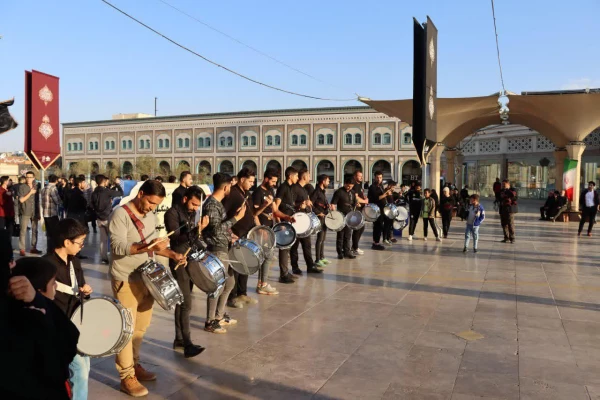 حضور باشکوه دانشجو معلمان در حرم مطهر حضرت فاطمه معصومه (سلام الله علیها) در روز رحلت شهادتگونه ایشان +تصویر 11