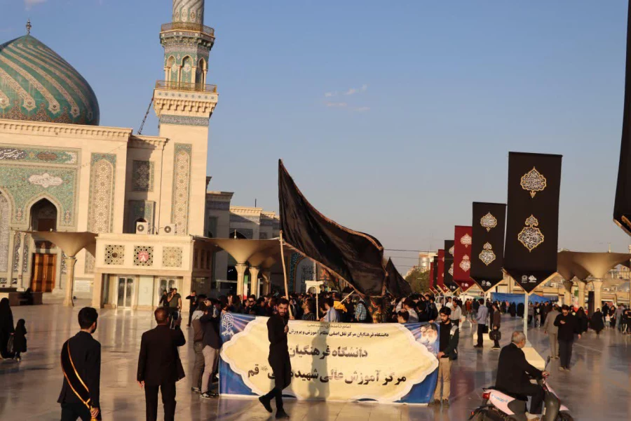 حضور باشکوه دانشجو معلمان در حرم مطهر حضرت فاطمه معصومه (سلام الله علیها) در روز رحلت شهادتگونه ایشان +تصویر 12