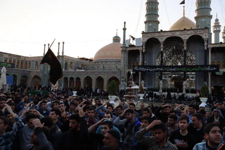 حضور باشکوه دانشجو معلمان در حرم مطهر حضرت فاطمه معصومه (سلام الله علیها) در روز رحلت شهادتگونه ایشان +تصویر 15