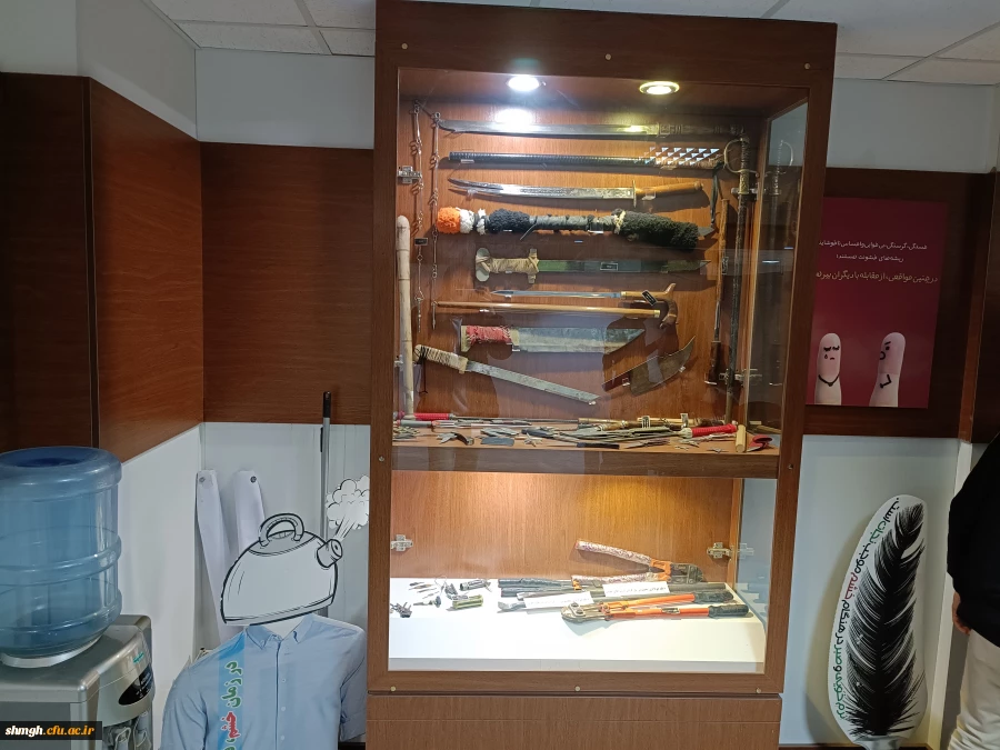 بازدید دانشجو معلمان از نمایشگاه پیشگیری از وقوع جرم دادگستری استان قم 8