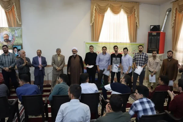 برگزاری بزرگداشت روز معلم با حضور دانشجویان اساتید و کارمندان مرکز شهید مدنی(ره)دانشگاه فرهنگیان استان قم 4