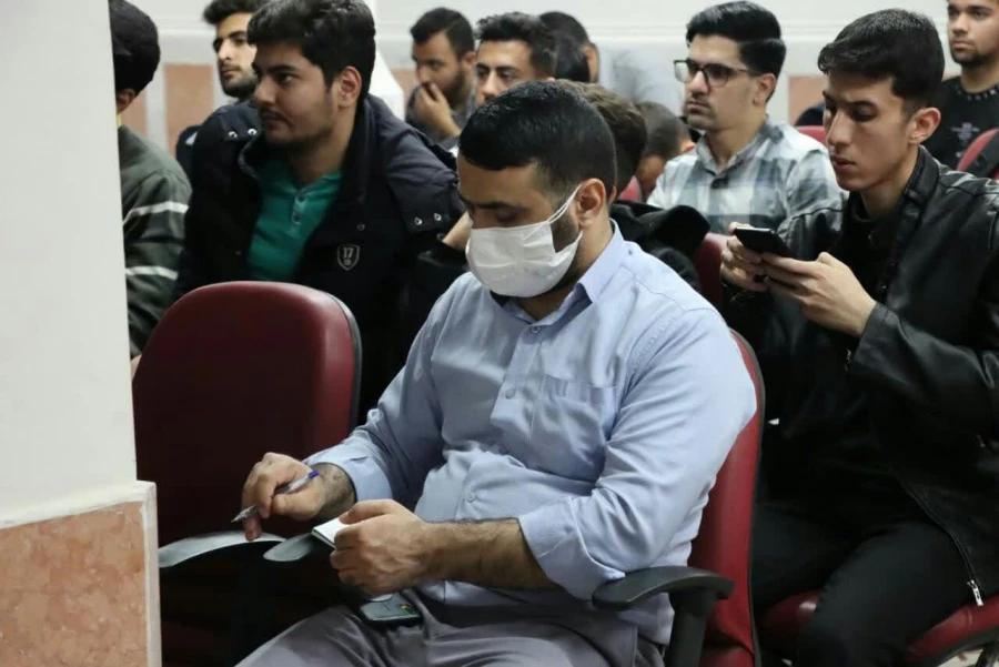 برگزاری  اولین کارگاه «سفر به کهشکان AI» با توضیح چیستی و چرایی هوش مصنوعی در مرکز شهید مدنی(پردیس شهید سلیمانی) 4