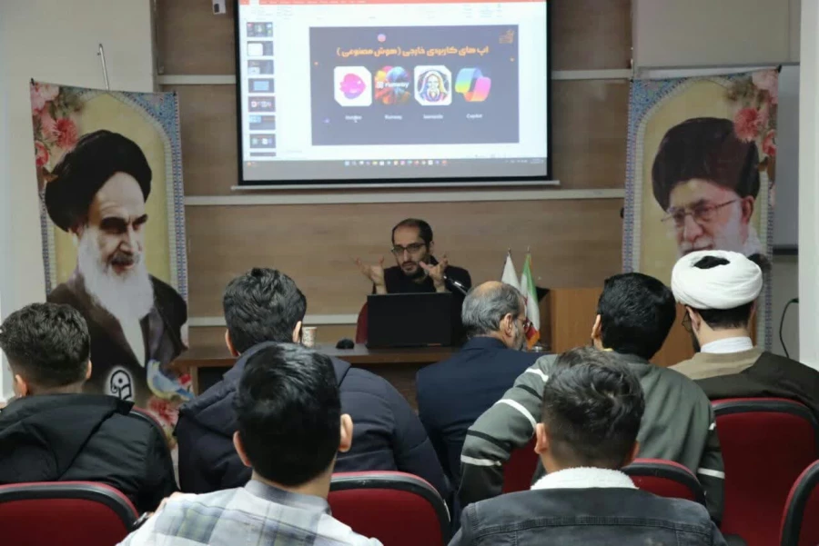 برگزاری  اولین کارگاه «سفر به کهشکان AI» با توضیح چیستی و چرایی هوش مصنوعی در مرکز شهید مدنی(پردیس شهید سلیمانی) 5