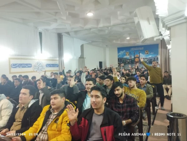 مراسم انس با قرآن کریم و تقدیم قرآن های اهدایی مقام معظم رهبری به نو دانشجو معلمان ورودی ۱۴۰۳ 3