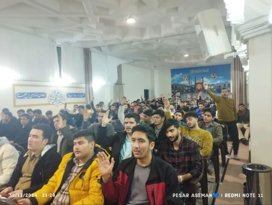 مراسم انس با قرآن کریم و تقدیم قرآن های اهدایی مقام معظم رهبری به نو دانشجو معلمان ورودی ۱۴۰۳ 3