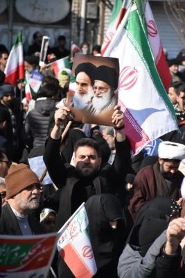 حضور پرشور دانشجو معلمان، اساتید و کارکنان پردیس شهید سلیمانی(مرکز شهید مدنی ره )در راهپیمایی شکوهمند 22 بهمن ماه 4