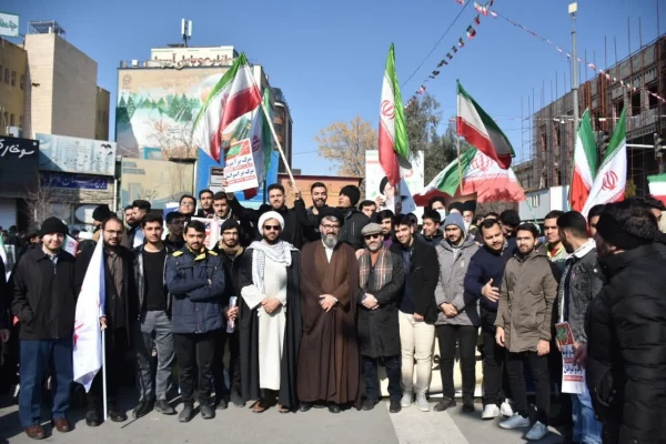 حضور پرشور دانشجو معلمان، اساتید و کارکنان پردیس شهید سلیمانی(مرکز شهید مدنی ره )در راهپیمایی شکوهمند 22 بهمن ماه 5