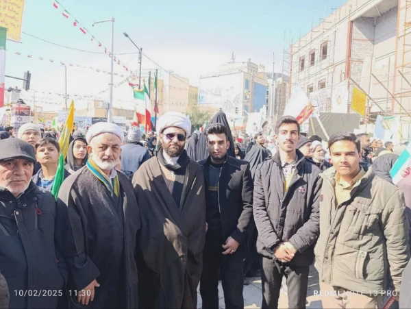 حضور پرشور دانشجو معلمان، اساتید و کارکنان پردیس شهید سلیمانی(مرکز شهید مدنی ره )در راهپیمایی شکوهمند 22 بهمن ماه 6