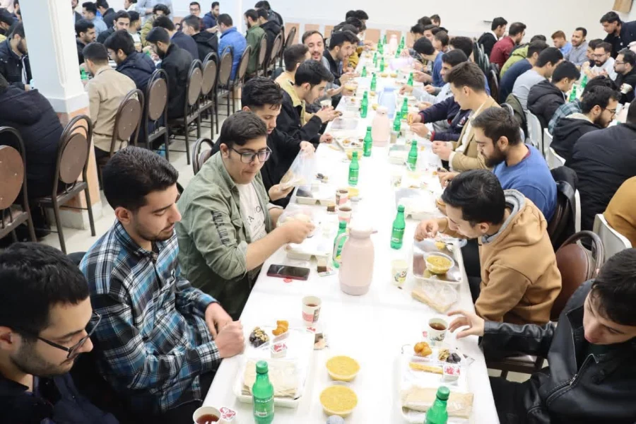 برگزاری محفل انس با قرآن و ضیافت افطار 14 اسفند 1402 در پردیس شهید سلیمانی(مرکز شهید مدنی) 3