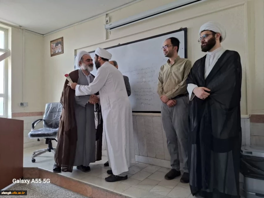 در راستای پاسداشت مقام معلم و دهه سرآمدی آموزش، مراسم تقدیر از اساتید پردیس شهید سلیمانی روز ۱۳ اردیبهشت برگزار شد.  6